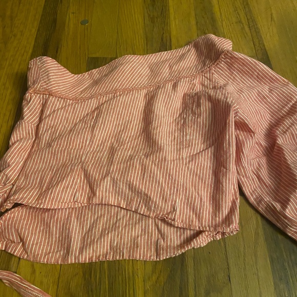 Idk how to wear this it’s really confusing - Picture 2 of 2